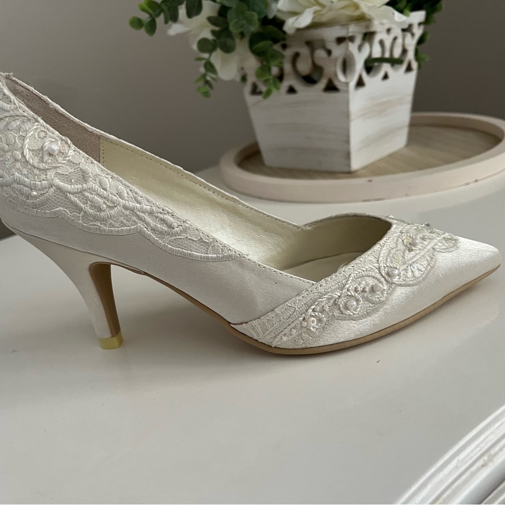 Menbur bridal Ivory Lace Heels